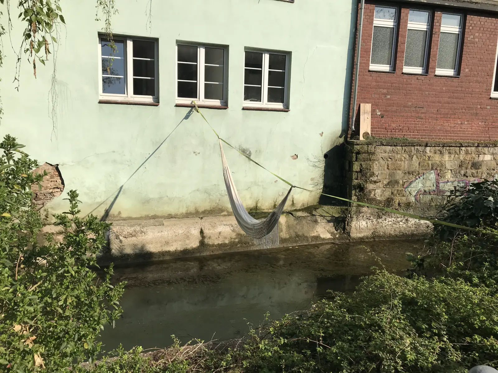 Vor und hinter der Maske